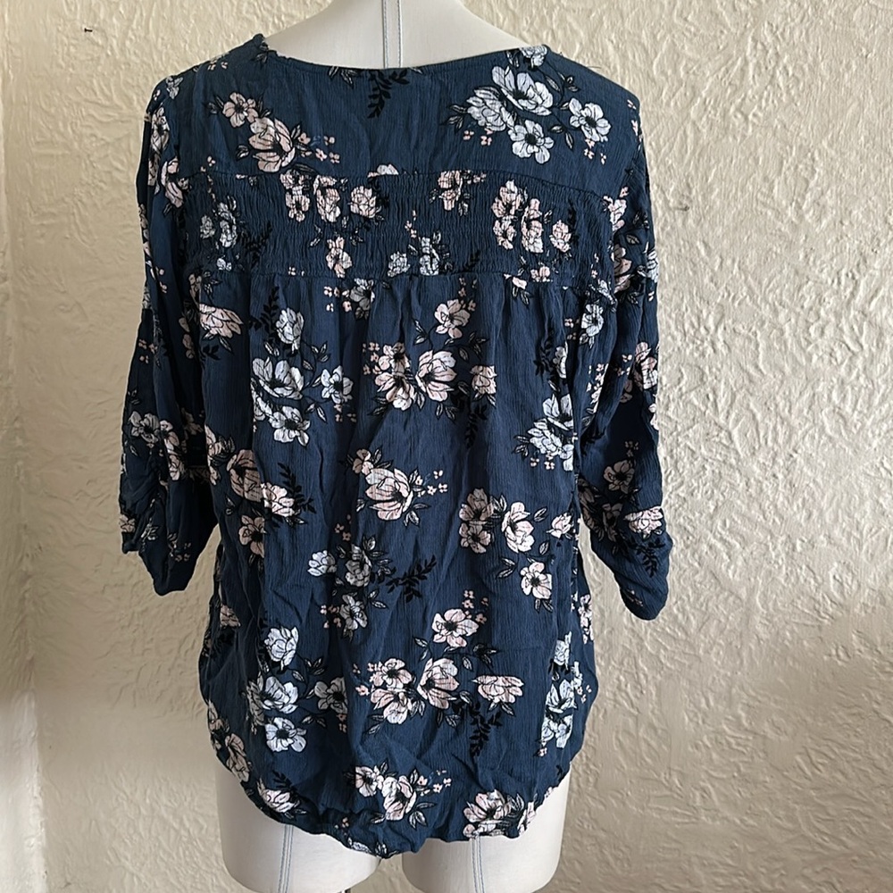 Torrid Blue White Blush Floral Smocked Button Front Top Blouse Shirt 2 - Picture 6 of 10